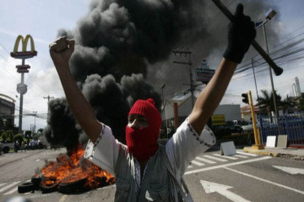 Свергнутый глава Гондураса призвал народ к восстанию