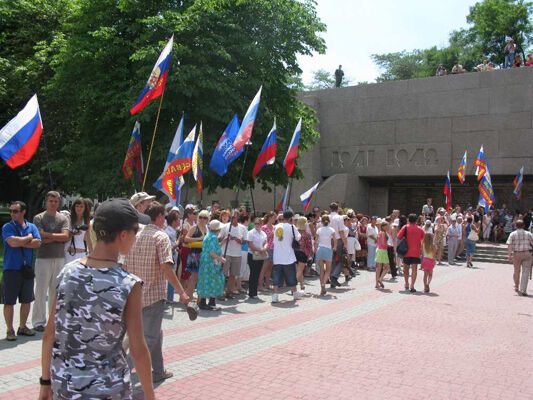 Байкеров в Севастополе встречали как государственных мужей