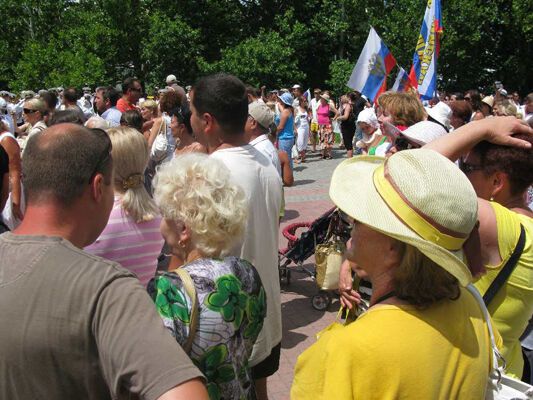 Байкеров в Севастополе встречали как государственных мужей