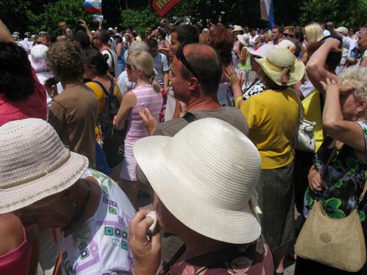 Байкеров в Севастополе встречали как государственных мужей