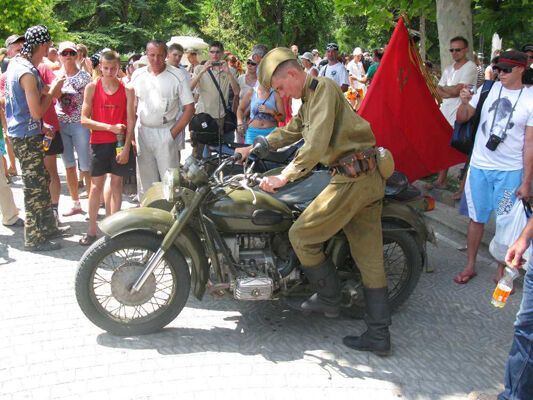 Байкеров в Севастополе встречали как государственных мужей