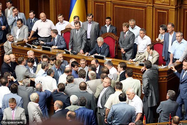 Українці платять за кожен закон 500 тис. гривень