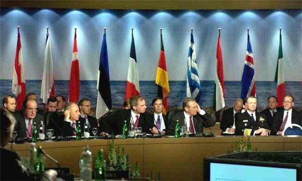 НАТО разрешило Ющенко не проводить референдум