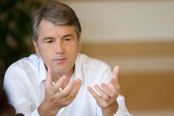 Ющенко потребовал от Тимошенко пустить самолеты НАТО