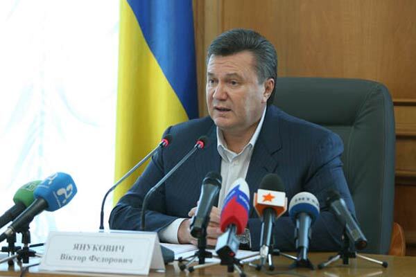 Янукович обогнал Тимошенко в два раза