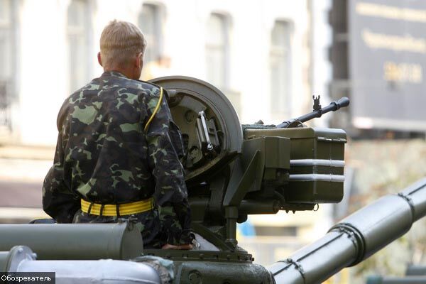 На Киев идет колонна бронетехники