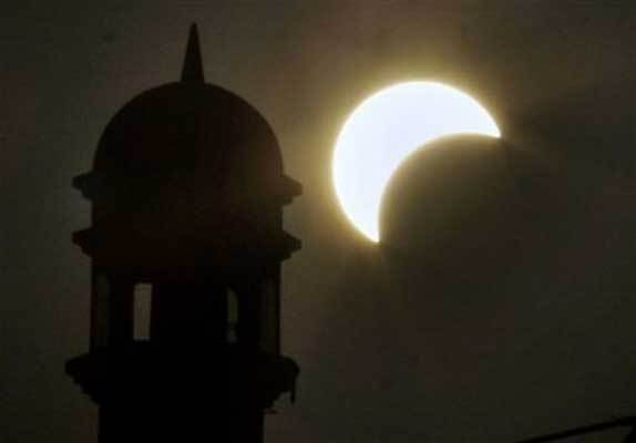 Сонячне затемнення втягнуло Азію у морок. ФОТО