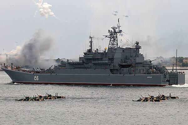 У Севастополі затримано колону БТР Чорноморського флоту