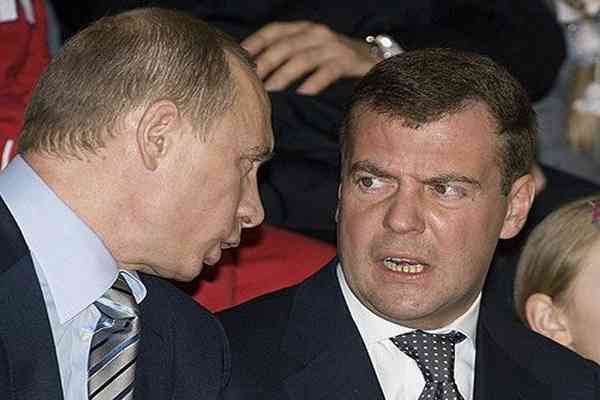 Россияне уверены, что страной реально рулит Путин