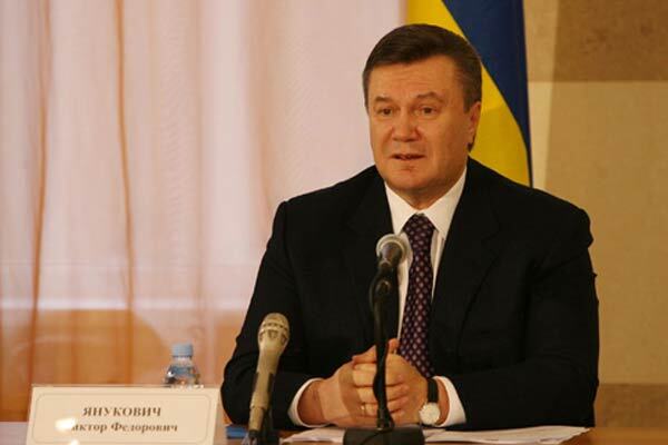Януковичу надоело рекламировать себя