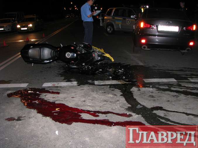 Водитель Lexus убил мотоциклиста (ФОТО)