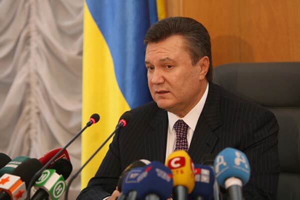 Янукович демонстративно "плюнув" на Ахметова