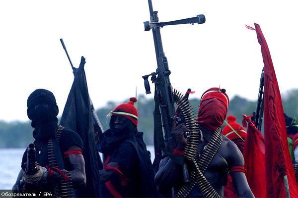Нигерийские боевики захватили нефтяной танкер