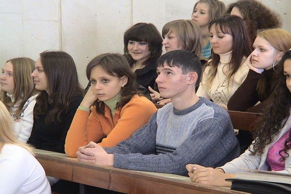 Українським школярам дозволили вступати до російських вузів