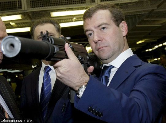 Наезд Медведева: реакция кандидатов в Президенты