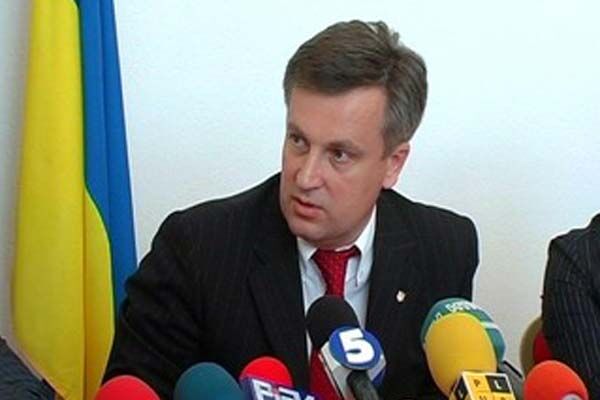 Чиновников заставят жить на одну зарплату