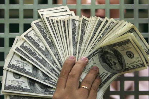 Нацбанк влаштовує розпродаж валюти