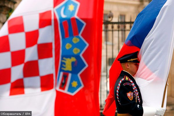 Чехия выслала 2 российских дипломатов, Россия возмущена