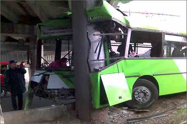 Автобус упал в пропасть в Перу, 56 раненых