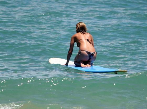 Дженнифер Энистон в совершенно прозрачном купальнике