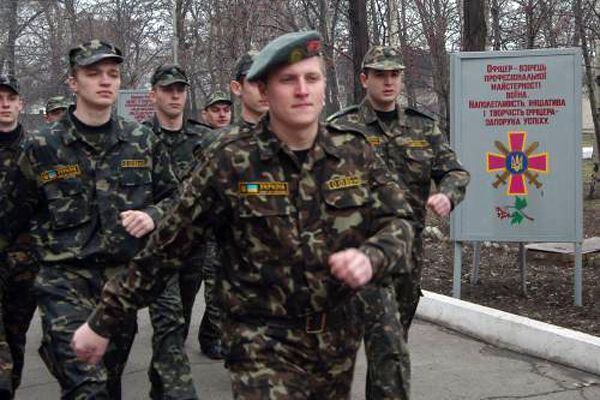 Яценюк: силовими відомствами повинні керувати офіцери