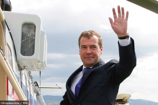 Медведев наконец-то поздравил Ющенко с Днем Независимости