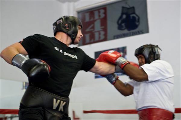 Тренировки Кличко: спарринги, "железо", бассейн (фоторепортаж) 