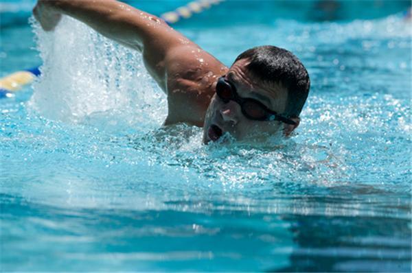 Тренировки Кличко: спарринги, "железо", бассейн (фоторепортаж) 