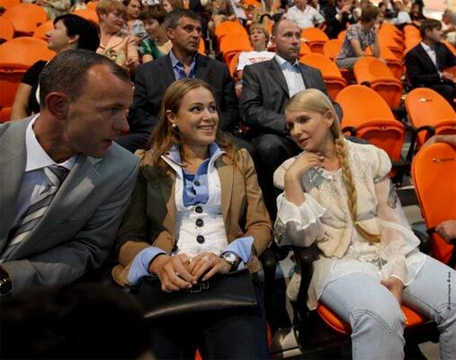 На открытии 'Донбасс Арены' Тимошенко сидела отдельно ВИДЕО