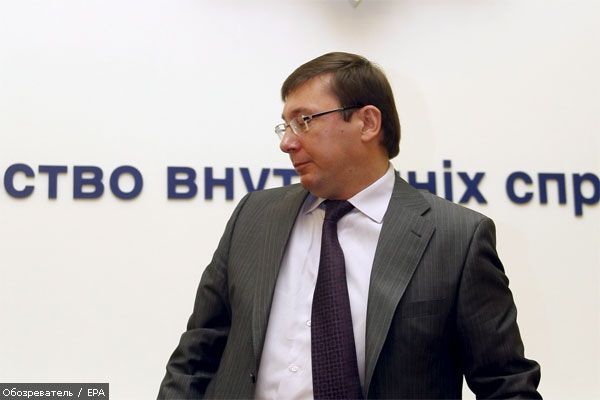 Луценко начал демонстративные расправы над подчиненными