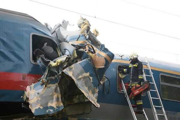 Два потяги зіткнулися в Німеччині, 52 постраждалих