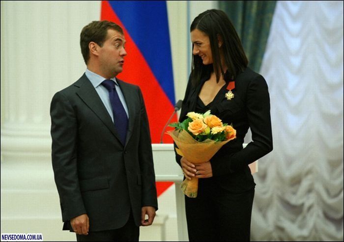 Медведева соблазнили победительницы Олимпиады-2008