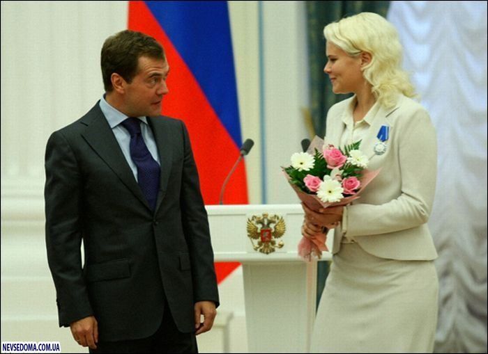Медведева соблазнили победительницы Олимпиады-2008