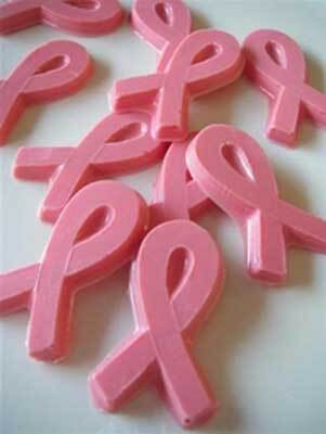 Украинский дом станет розовым в знак борьбы с раком!