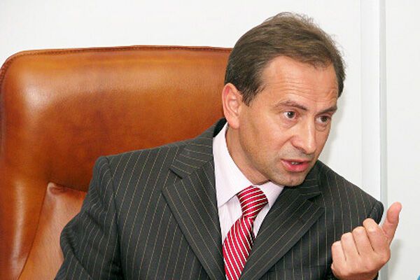Томенко хочет отправить депутатов в неоплачиваемый отпуск