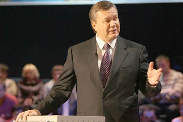 Янукович: правительство пытается купить людей за копейку