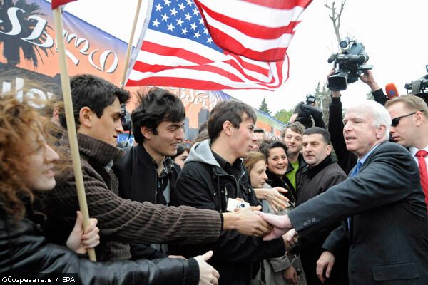 Маккейн став Героєм Грузії