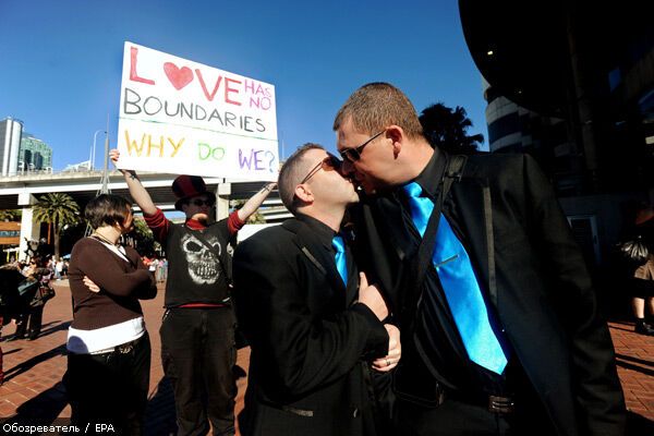 У Каліфорнії можуть дозволити одностатеві бракі.ФОТО