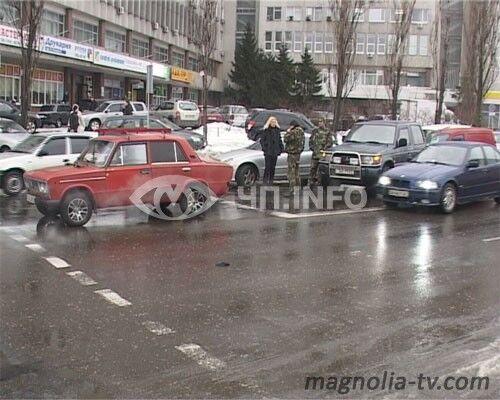 Три автомобиля столкнулись на скользкой дороге (ФОТО)
