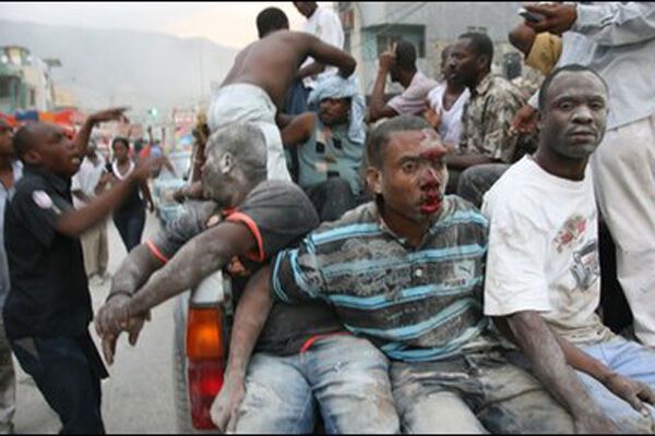 Тисячі людей заживо поховані під завалами на Гаїті (ФОТО)
