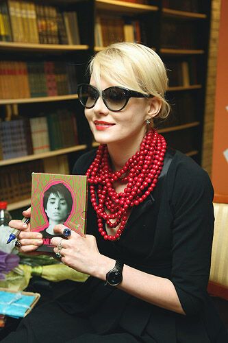 Рената Литвинова попалась на взятке
