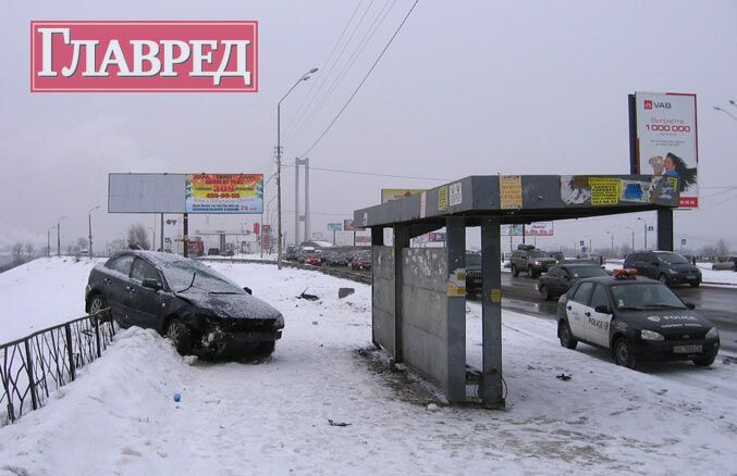 На проспекте Бажана произошло ДТП, есть пострадавший (ФОТО) 