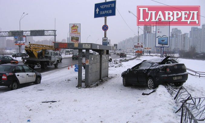 На проспекте Бажана произошло ДТП, есть пострадавший (ФОТО) 