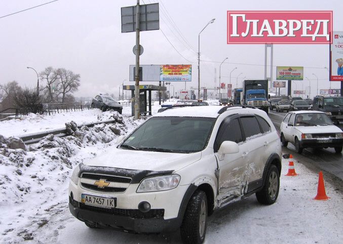 На проспекте Бажана произошло ДТП, есть пострадавший (ФОТО) 
