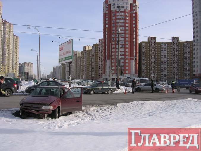  На Позняках иномарки не поделили скользкую дорогу (ФОТО) 