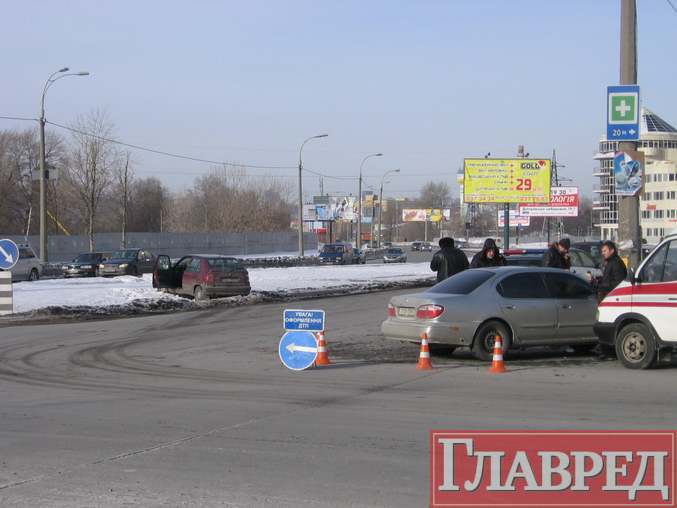  На Позняках иномарки не поделили скользкую дорогу (ФОТО) 