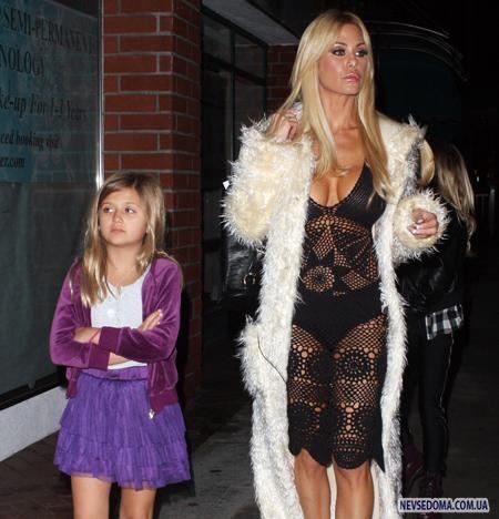 Девушка PLAYBOY Шауна Сэнд вырядилась в кружево