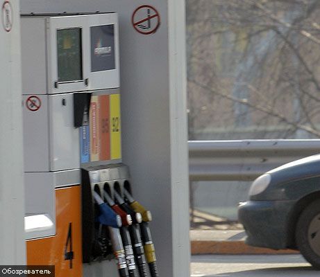 Кабмин договорился об удешевлении бензина