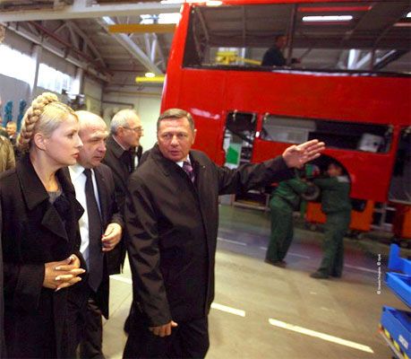 Тимошенко поможет заводу Порошенко