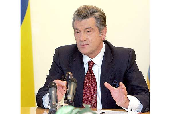 Ющенко хочет знать, откуда берутся новые цены на газ